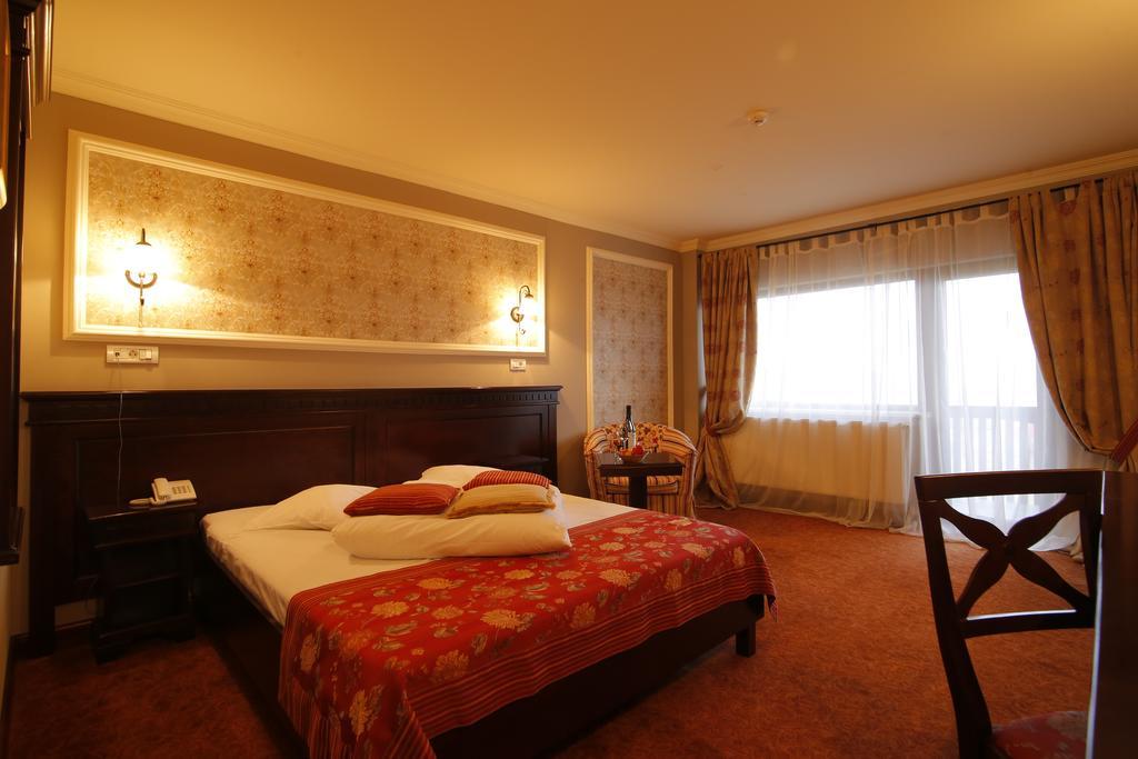 Nobillis - Carpathian Residence Peştera Buitenkant foto