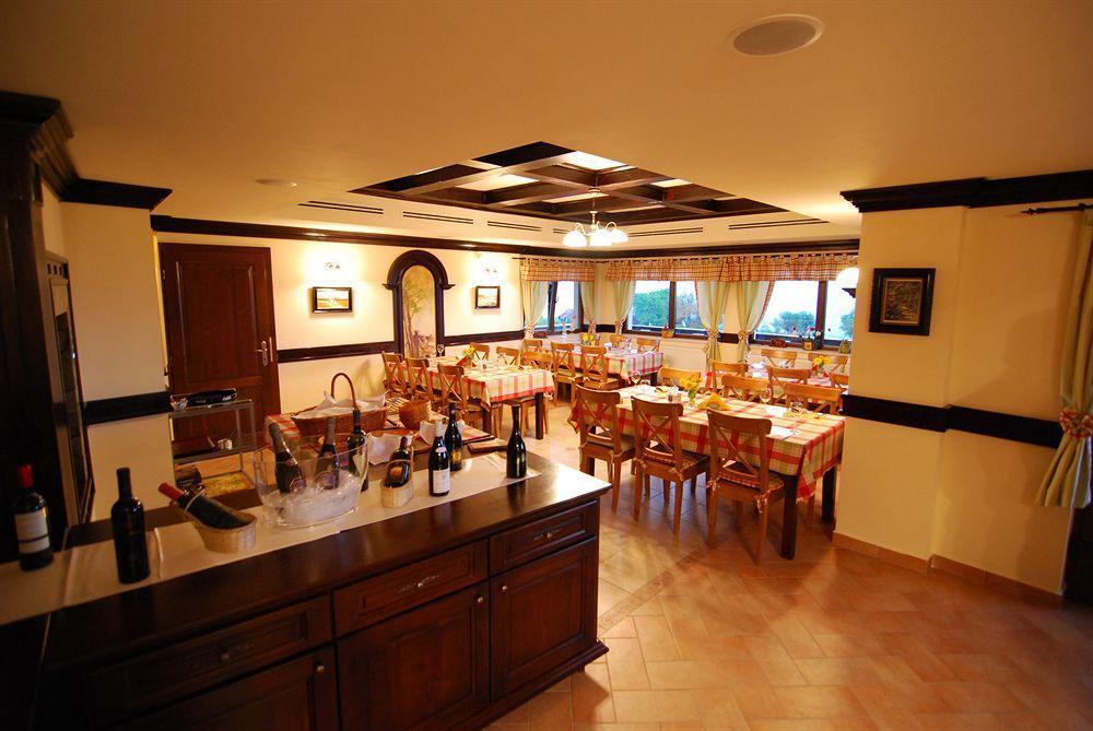 Nobillis - Carpathian Residence Peştera Buitenkant foto