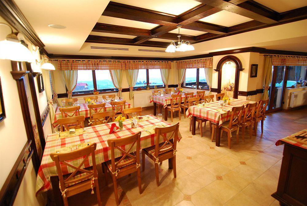 Nobillis - Carpathian Residence Peştera Buitenkant foto