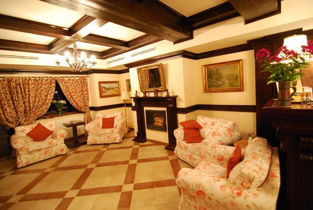 Nobillis - Carpathian Residence Peştera Buitenkant foto